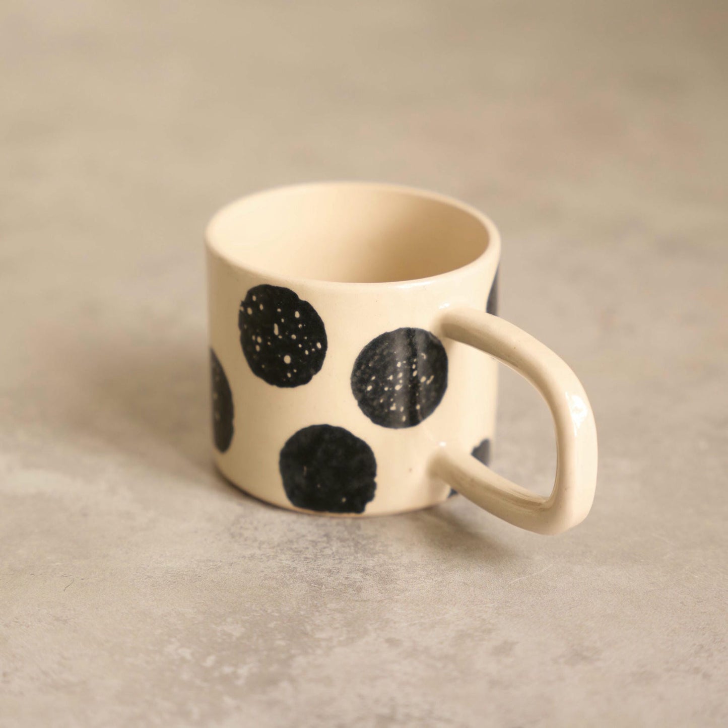 No. 17 Mug with Large Polka Dot