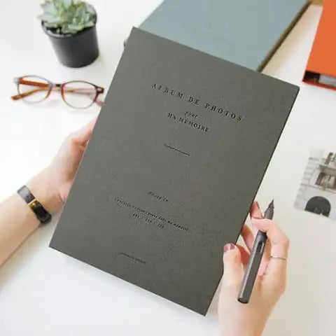 Iconic 4 x 6" Photo Album in Black