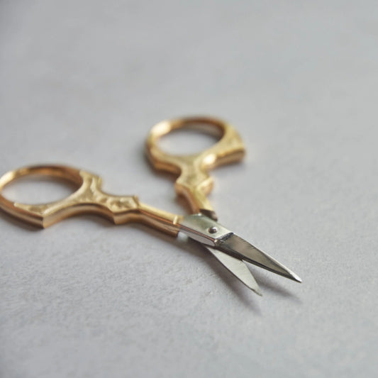 A Guide to Embroidery Scissors: What to Look For