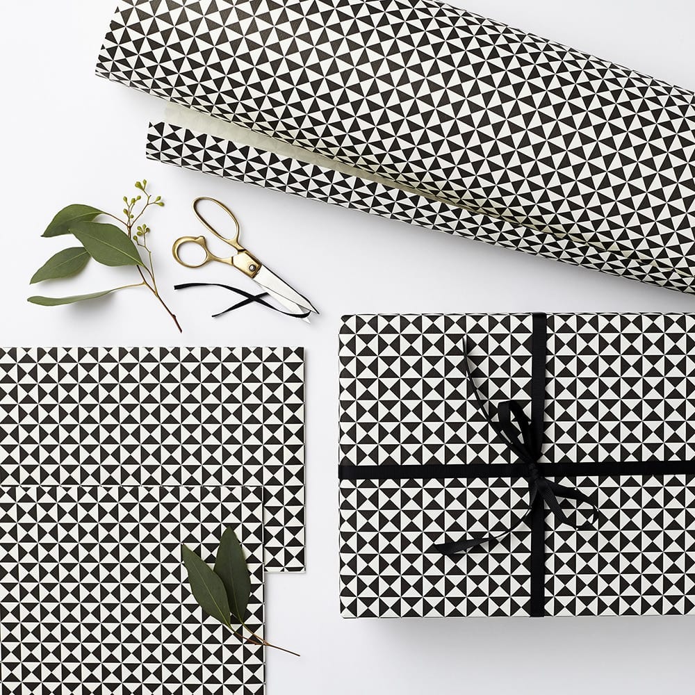 10 Sheets of Black & White Pyramid Gift Wrap