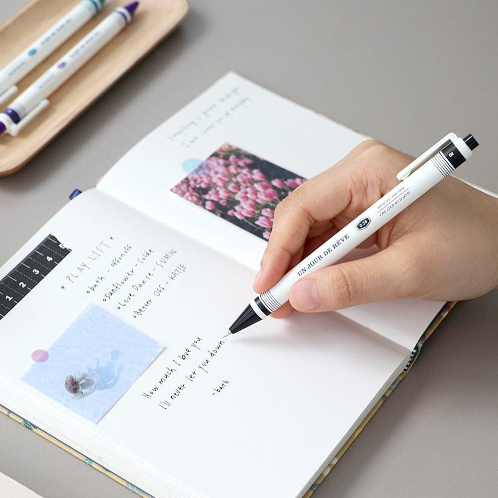 iconic gel pen with black in